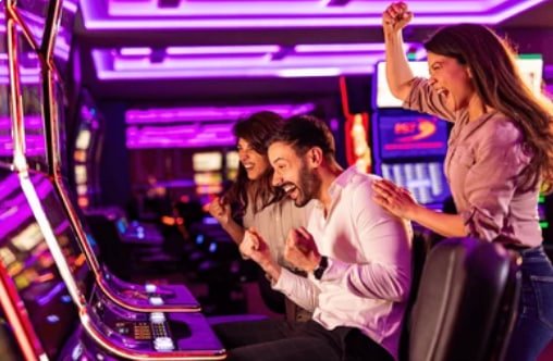 Payout table and betting interface for Fortune Mouse at abc1131 slot
